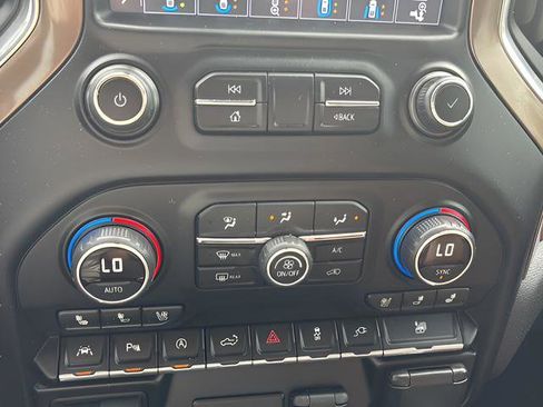 Used 2019 Chevrolet Silverado 1500 High Country w/ Technology Package AWD/4WD image 27