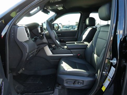 Used 2025 Toyota Tundra Limited AWD/4WD image 21