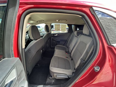 Used 2020 Ford Escape SE image 12