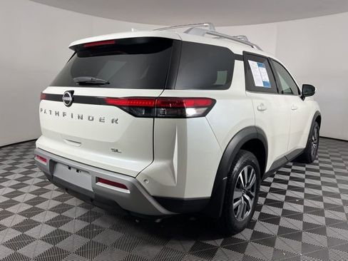 Used 2024 Nissan Pathfinder SL image 10