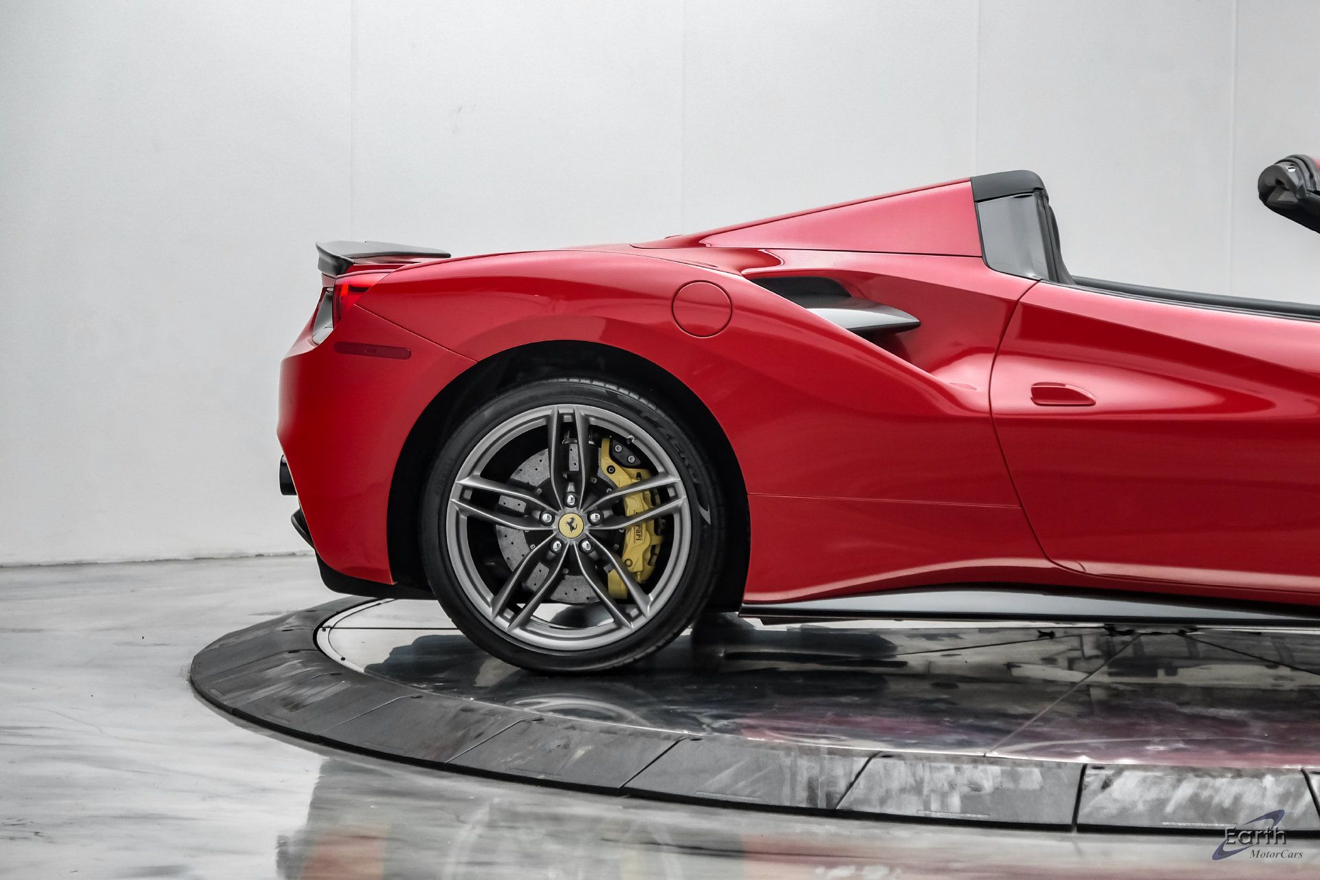 Used 2018 Ferrari 488 Spider RWD image 29