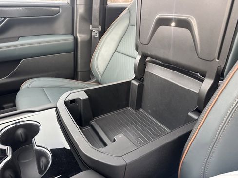 Used 2025 GMC Yukon XL AT4 w/ AT4 Premium Plus Package image 28