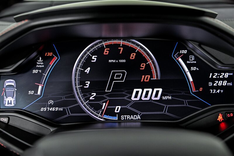 Used 2020 Lamborghini Huracan EVO RWD image 21