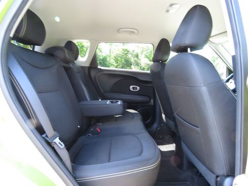 Used 2016 Kia Soul + FWD image 16