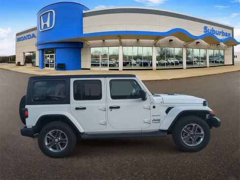 Used 2020 Jeep Wrangler Unlimited Sahara image 9