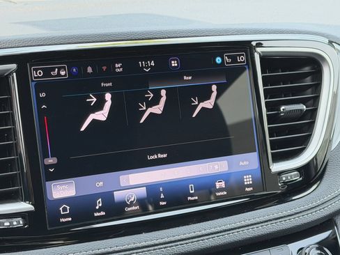 Used 2026 Chrysler Pacifica Limited FWD image 35