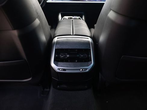 Used 2023 BMW 760i xDrive AWD/4WD image 33