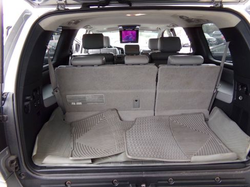 Used 2011 Toyota Sequoia SR5 w/ Premium Pkg AWD/4WD image 18