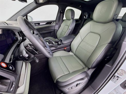 New 2026 Porsche Cayenne image 5