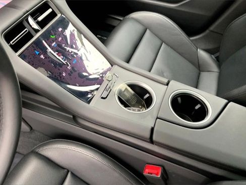 Used 2025 Porsche Taycan image 35