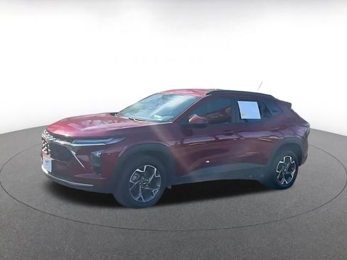 Used 2025 Chevrolet Trax LT image 8