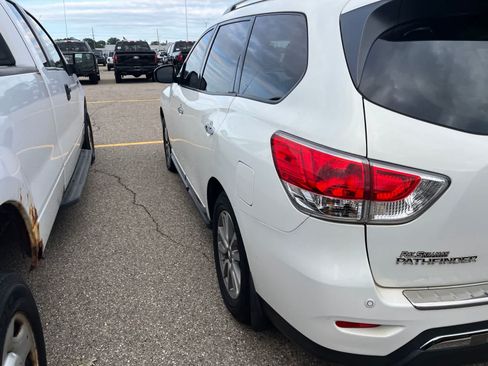 Used 2014 Nissan Pathfinder SL w/ SL Tech Package AWD/4WD image 11