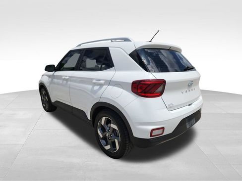 Used 2024 Hyundai Venue SEL FWD image 5