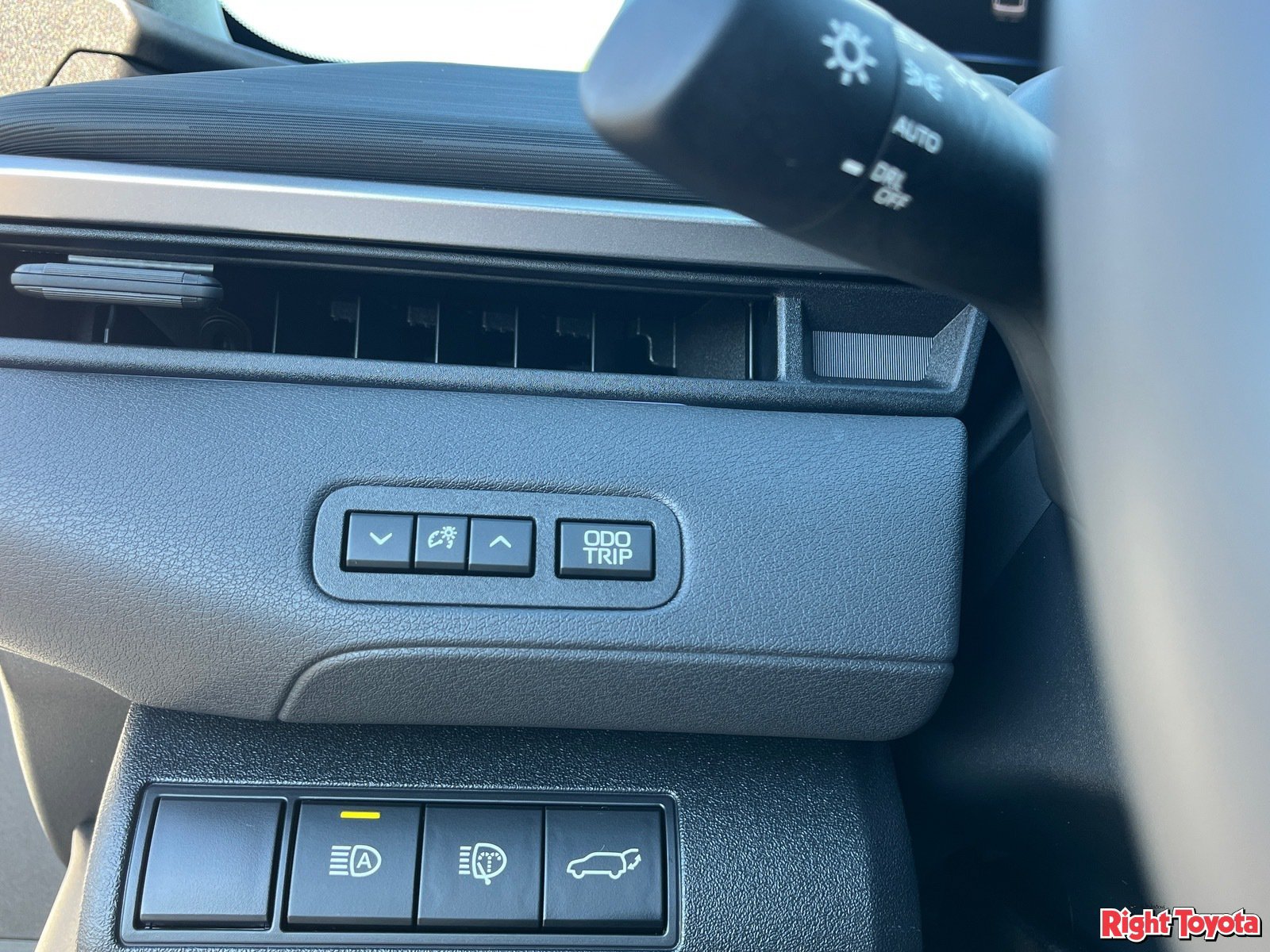 Certified 2026 Toyota C-HR AWD/4WD image 31