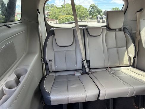 Used 2017 Kia Sedona LX w/ LX Essentials Premium Package FWD image 21