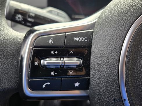 Used 2025 Kia Sorento LX image 28