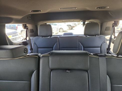 Used 2024 GMC Yukon SLT AWD/4WD image 16