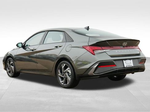 Certified 2025 Hyundai Elantra SEL image 5