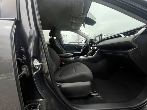 Used 2020 Toyota RAV4 LE AWD/4WD image 34