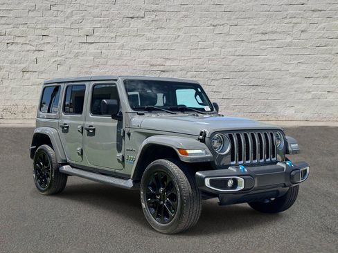 Used 2022 Jeep Wrangler Unlimited Sahara w/ Safety Group AWD/4WD image 9