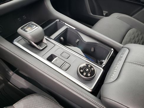 Certified 2025 Nissan Pathfinder SV image 37