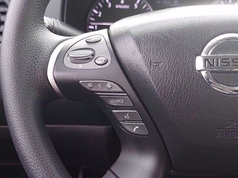 Used 2019 Nissan Pathfinder S image 20