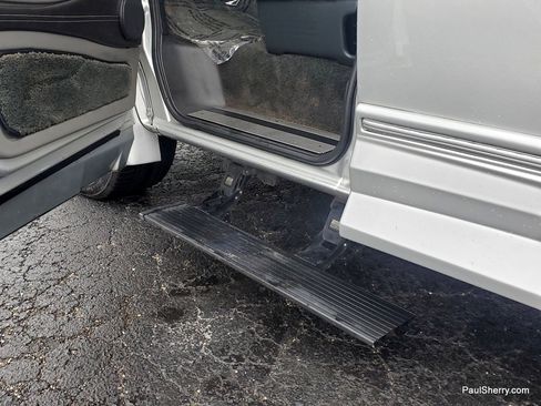 Used 2019 GMC Savana 2500 w/ Enhanced Convenience Package image 41