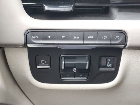 Certified 2024 Cadillac Escalade Premium Luxury Platinum image 8