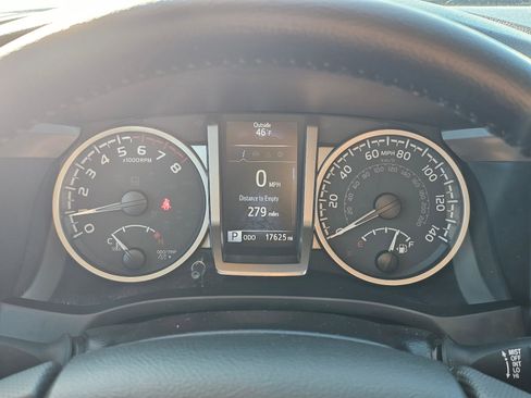 Used 2022 Toyota Tacoma SR5 w/ SR5 Appearance Package (SM) image 23