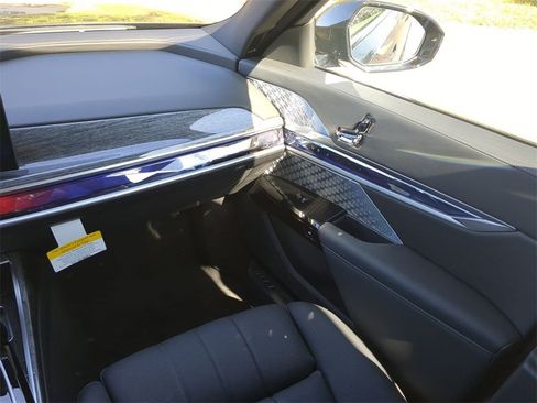 New 2026 BMW 760i xDrive image 17