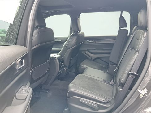 Used 2025 Jeep Grand Cherokee L Altitude AWD/4WD image 12