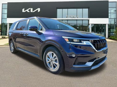 Used 2024 Kia Carnival LX image 1