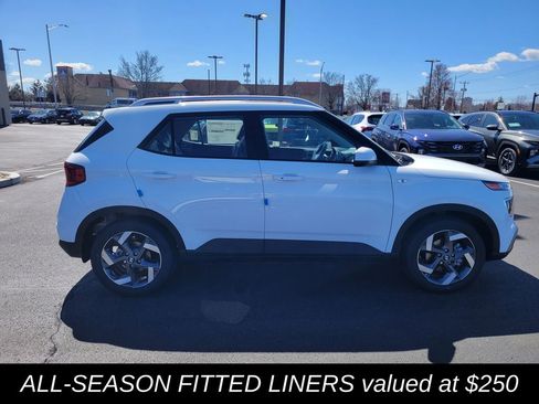 New 2025 Hyundai Venue SEL image 2