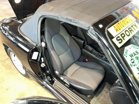 Used 2002 MAZDA MX-5 Miata image 57