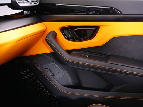 Used 2024 Lamborghini Urus S image 23