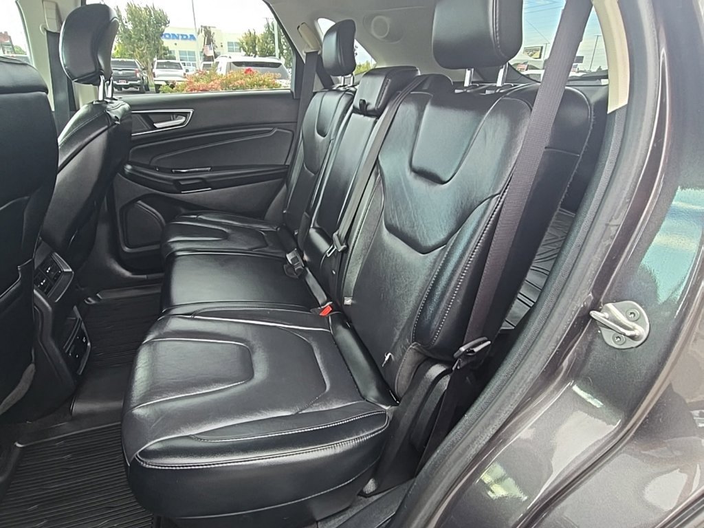 Used 2019 Ford Edge Titanium AWD/4WD image 18