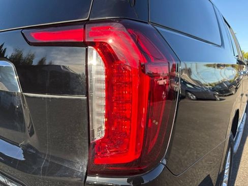 Used 2024 GMC Yukon XL SLT w/ SLT Luxury Package AWD/4WD image 14