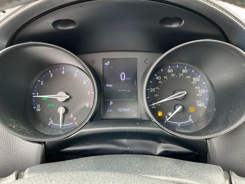 Used 2019 Toyota C-HR XLE FWD image 12