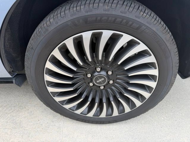 Used 2018 Lincoln Navigator Black Label w/ Cargo Package AWD/4WD image 4