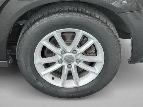 Used 2019 Dodge Grand Caravan SXT image 9