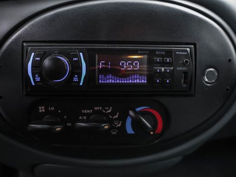 Used 1997 Ford Taurus GL image 12