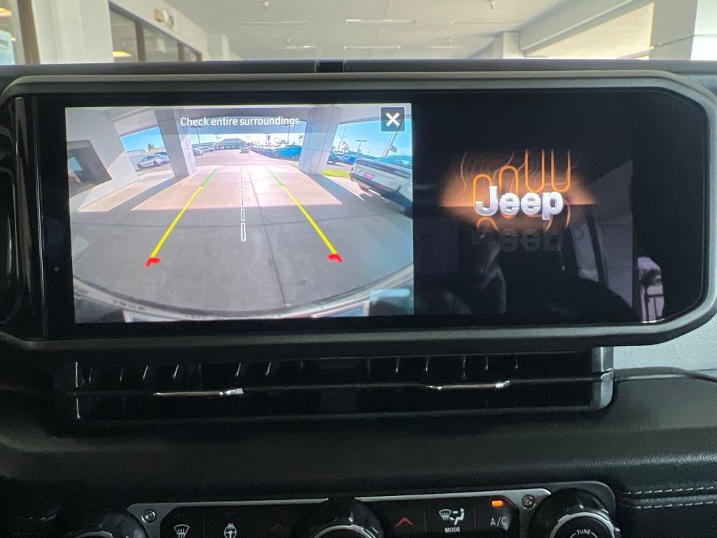 Used 2025 Jeep Wrangler Unlimited Sahara AWD/4WD image 46