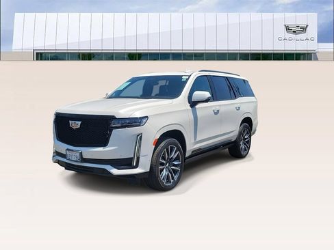 Certified 2022 Cadillac Escalade Sport Platinum w/ Heavy-Duty Trailer Package AWD/4WD image 4