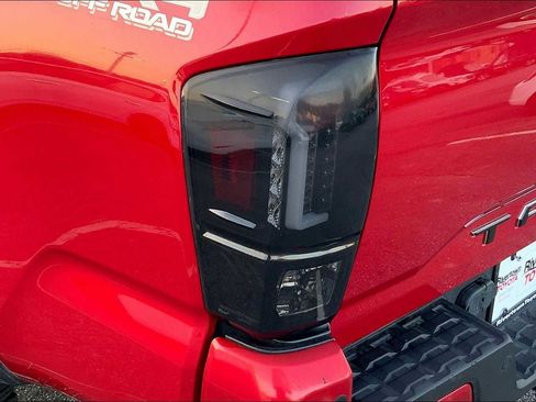 Used 2022 Toyota Tacoma TRD Off-Road w/ Technology Package image 27