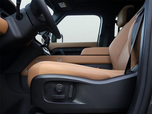 New 2026 Land Rover Defender 110 X-Dynamic SE image 37