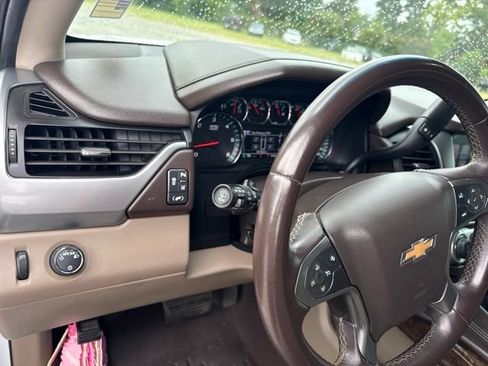 Used 2015 Chevrolet Suburban LT RWD image 7