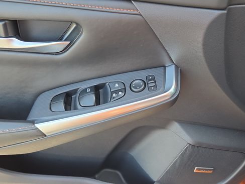 Used 2022 Nissan Sentra SR w/ SR Premium Package FWD image 27