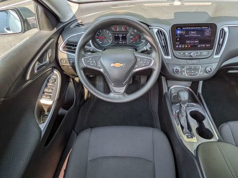 Used 2025 Chevrolet Malibu LT FWD image 17