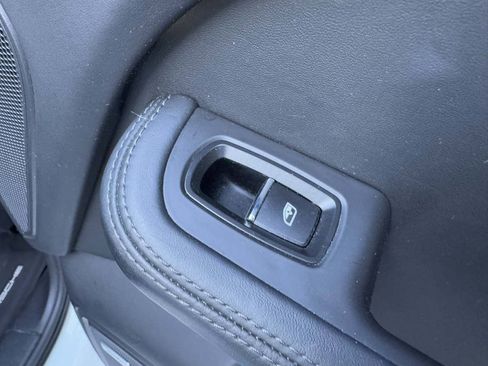 Used 2015 Porsche Macan Turbo image 45