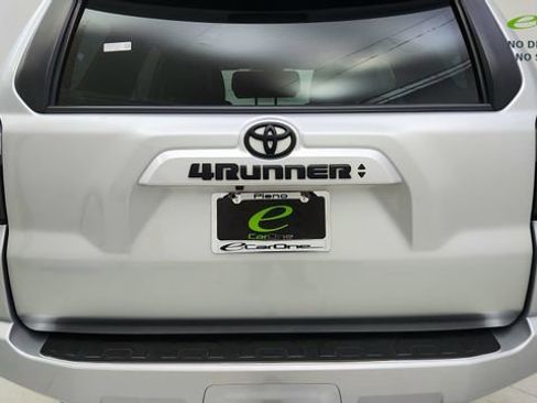Used 2022 Toyota 4Runner SR5 AWD/4WD image 12